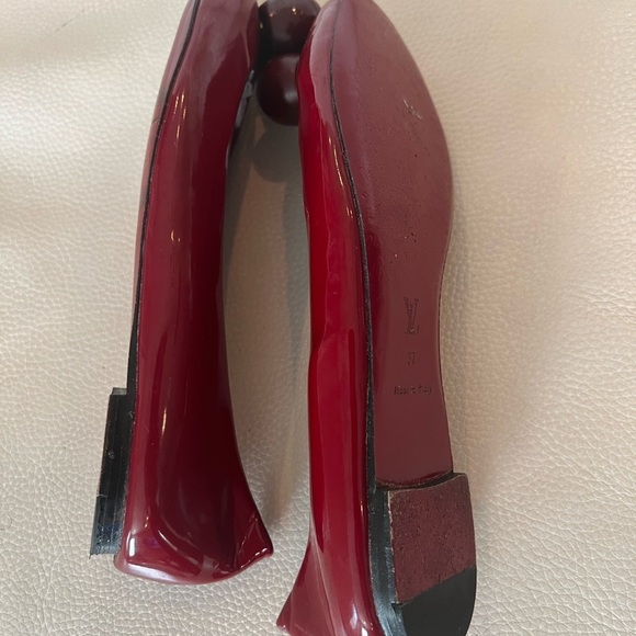 Louis Vuitton Red Patent Ballet Flats Round LV Embellished - Picture 5 of 10